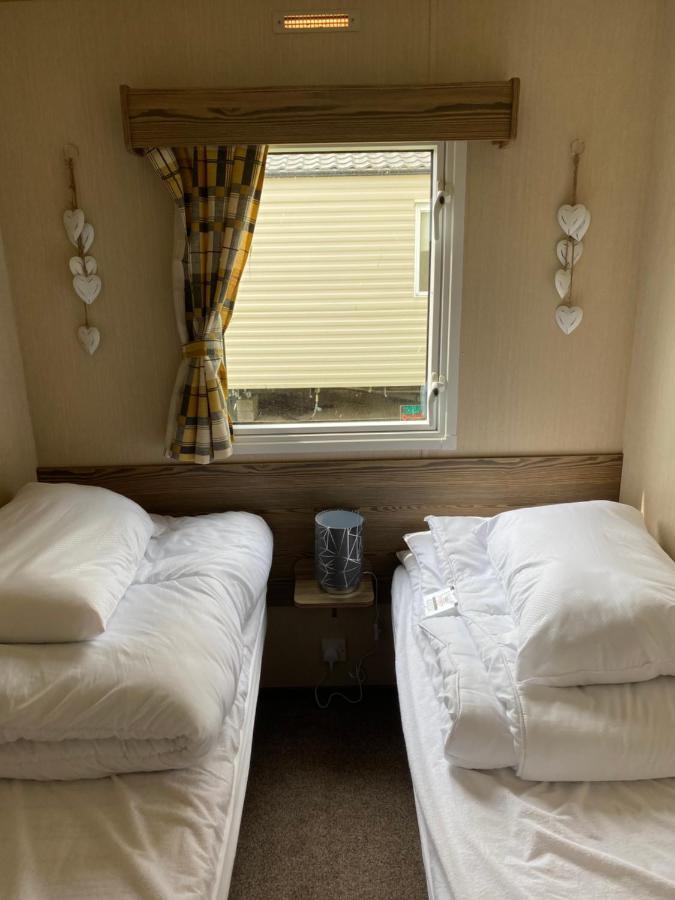 Haggerston Castle 6 Berth Caravan - Lakeside North 23 Apartment